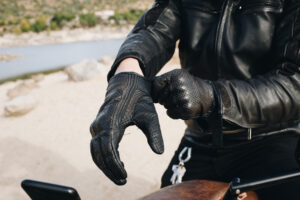 Choosing the Best Motorcycle Handlebar Muffs for Comfort and Safety
