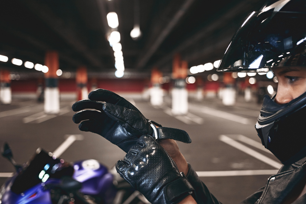 Motorcycle Handlebar Protection in Winter: Gloves, Mitts, or Muffs?