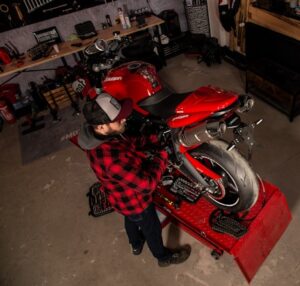 Easy Install a Motorcycle Top Box